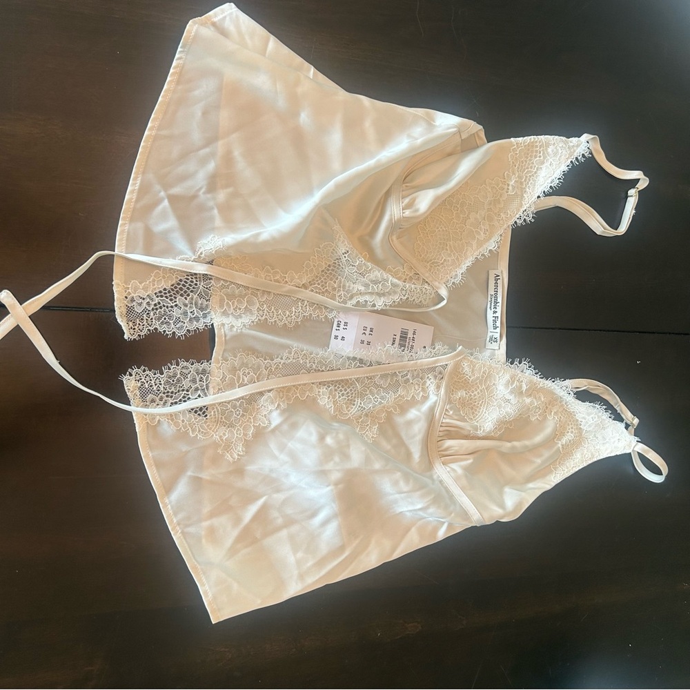 NWT Elegant Abercrombie and Fitch Lace-Trim Camisole - Women Intimates